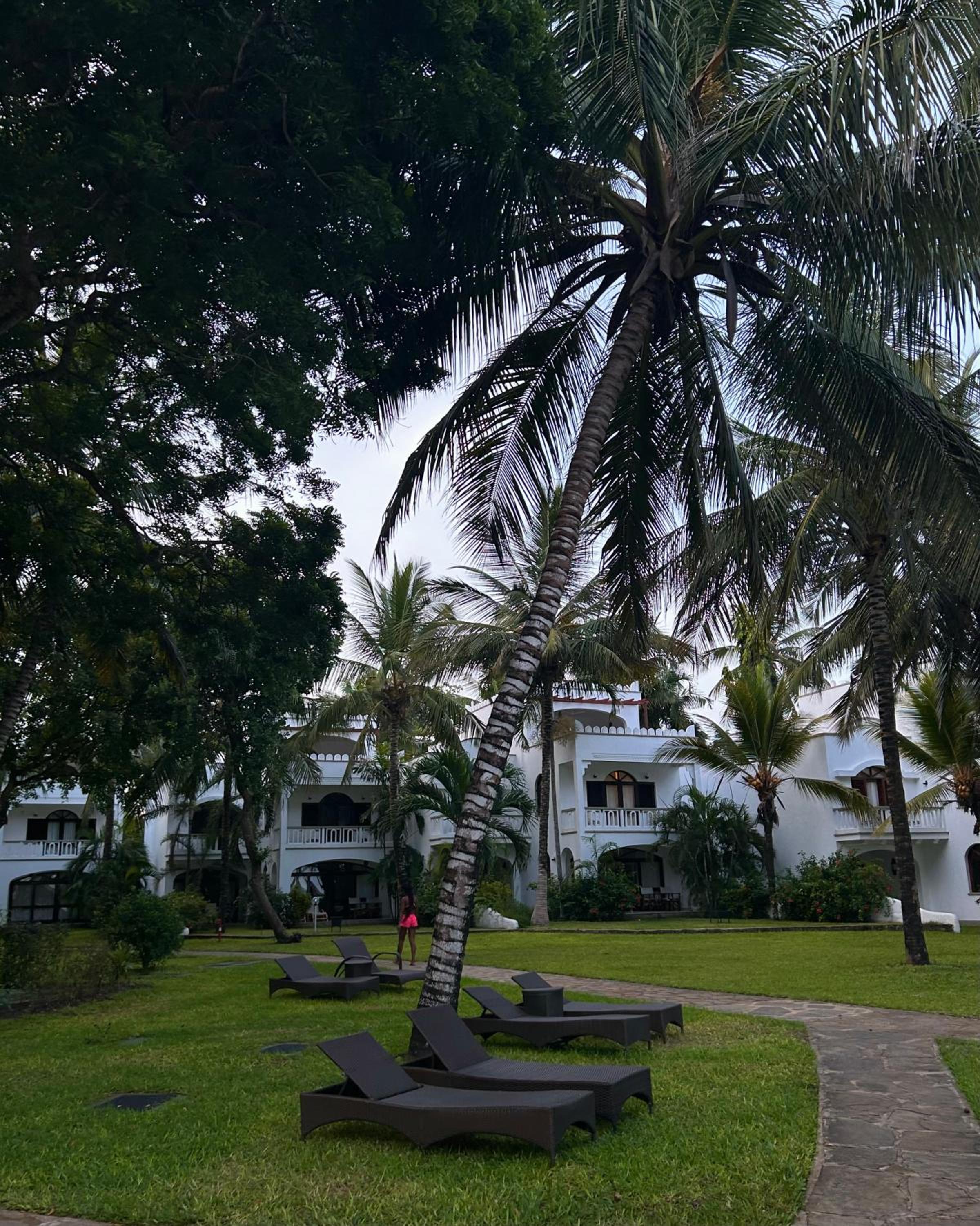 Beach Front Spacious Apartment with Oceanview -- Lantana Galu Beach Apartment