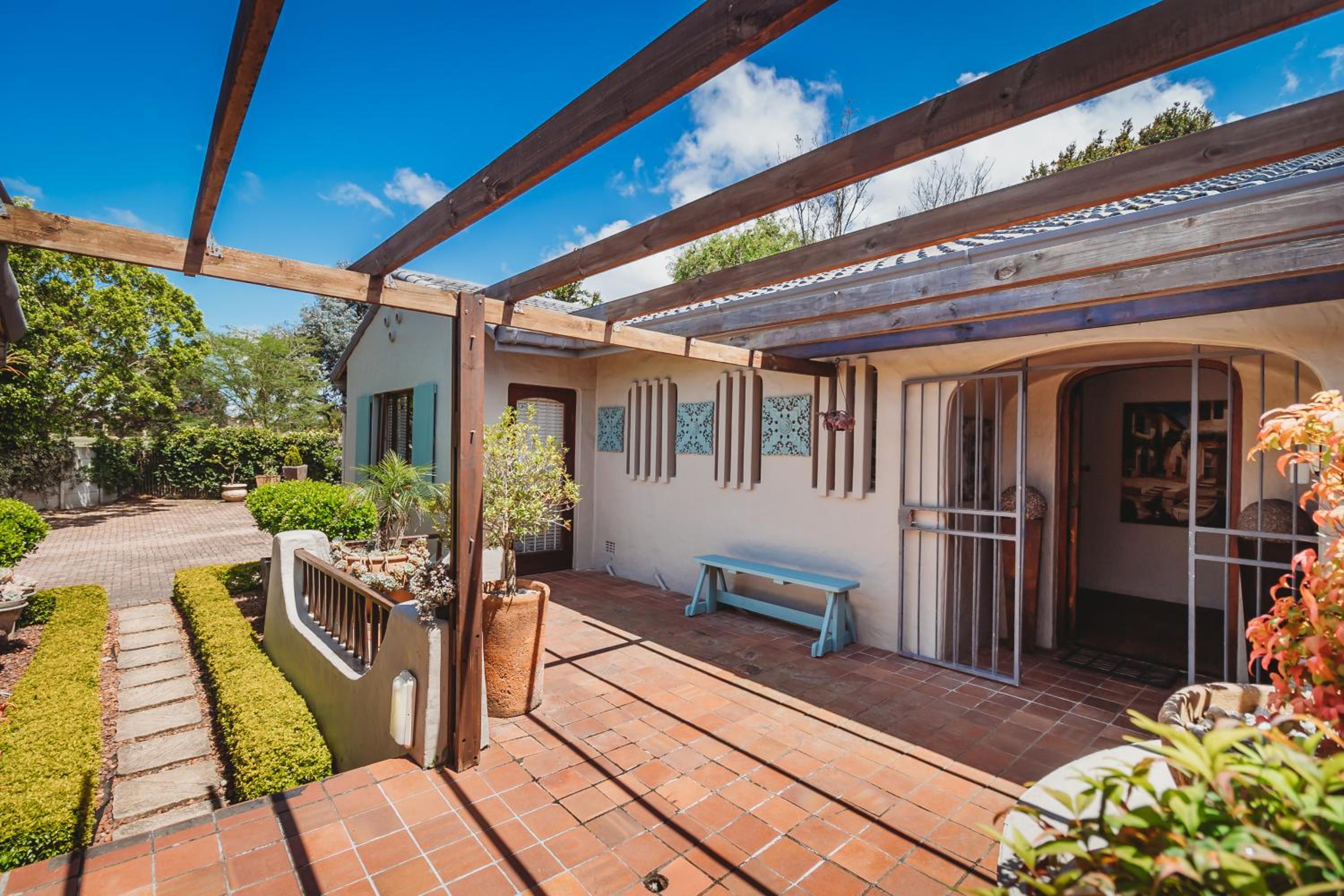 Rusgenot- perfect family home view 4