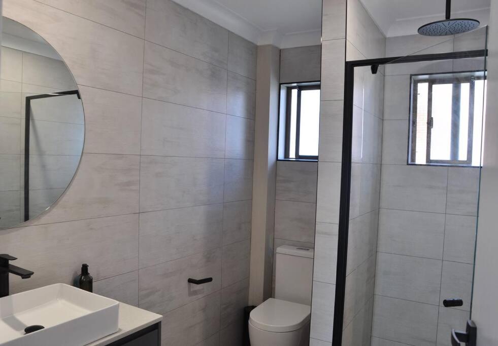 Waters Edge - Dunbar Court - Central Location