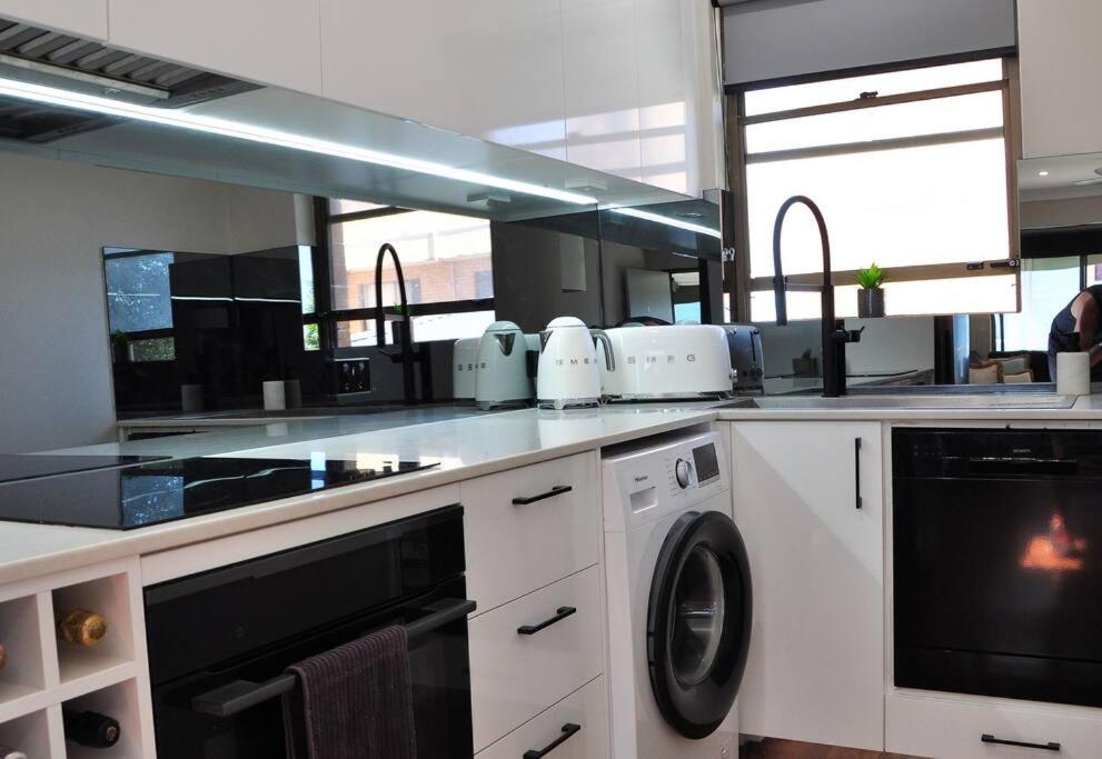 Waters Edge - Dunbar Court - Central Location