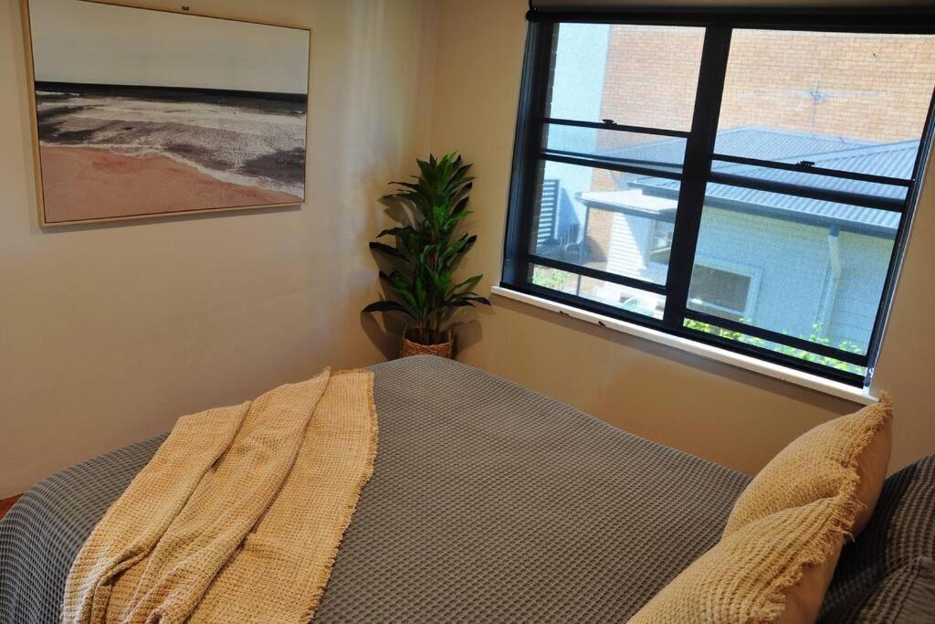 Waters Edge - Dunbar Court - Central Location