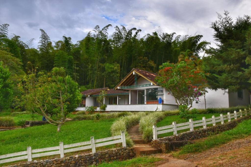 Casa Finca El Carmen Valle del Cauca Colombia 45 min Cali