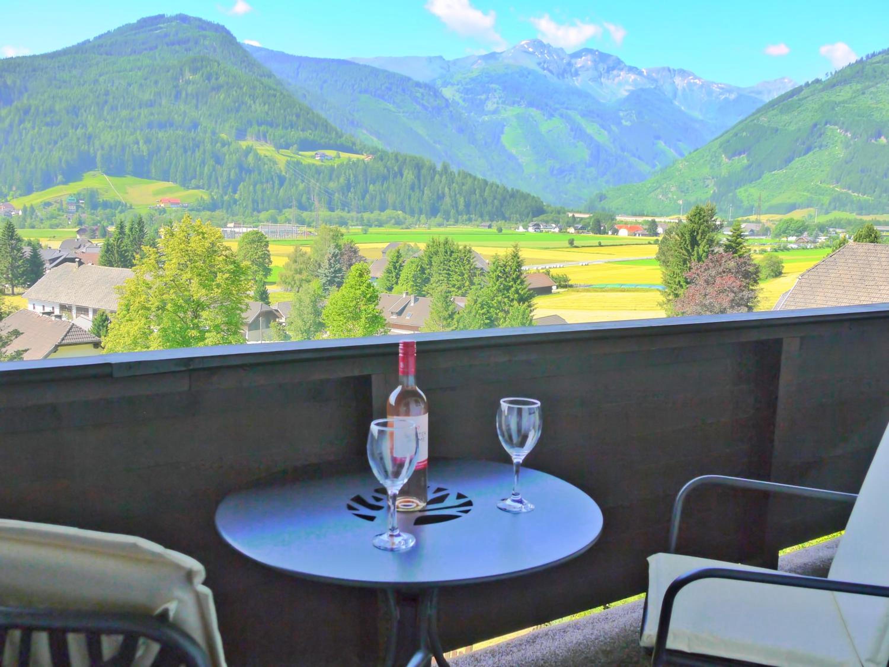 Spacious Apartment in HausBellevue with Balcony and Panoramic Mountain Aspect