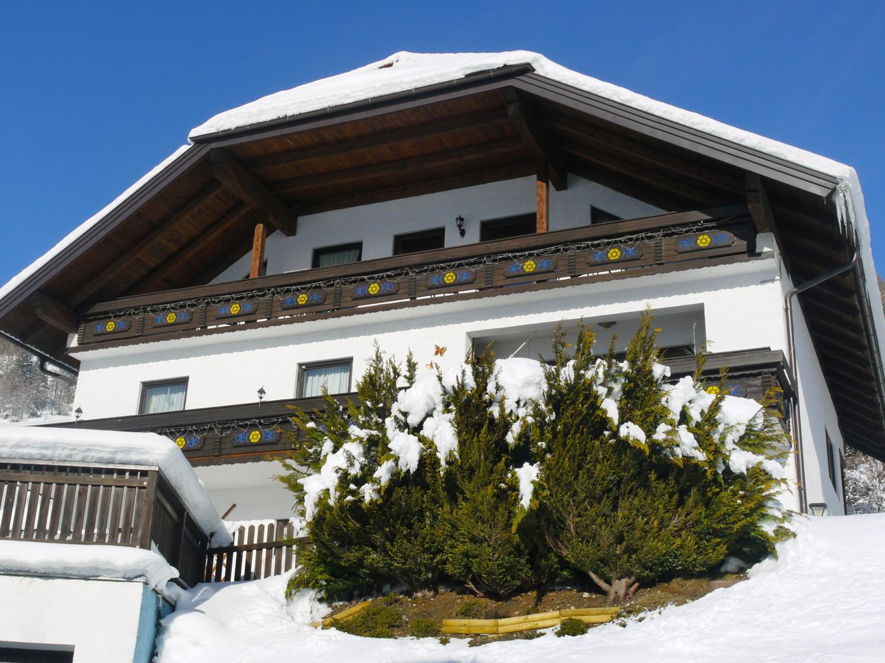 Spacious Apartment in HausBellevue with Balcony and Panoramic Mountain Aspect