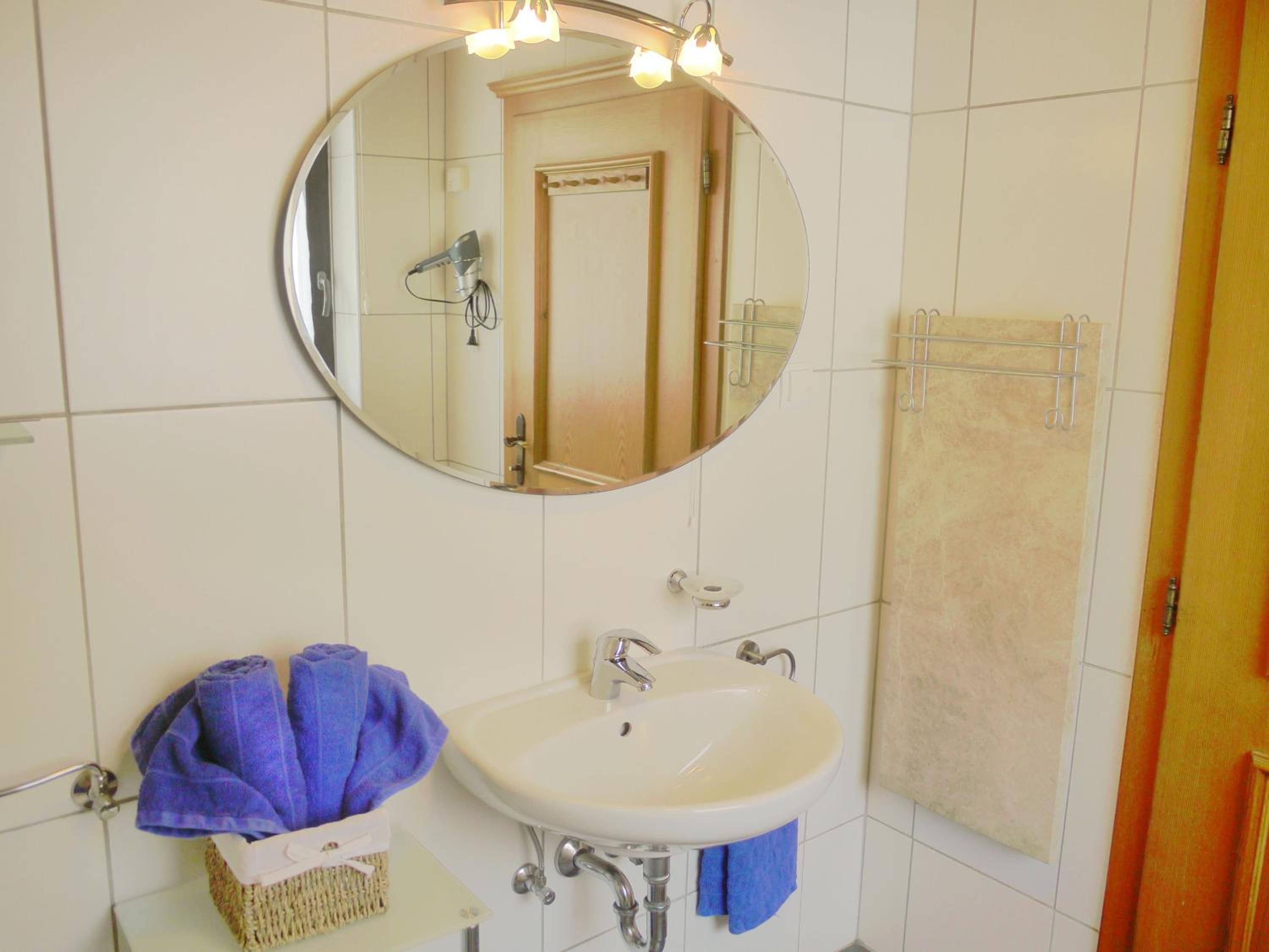 Spacious Apartment in HausBellevue with Balcony and Panoramic Mountain Aspect