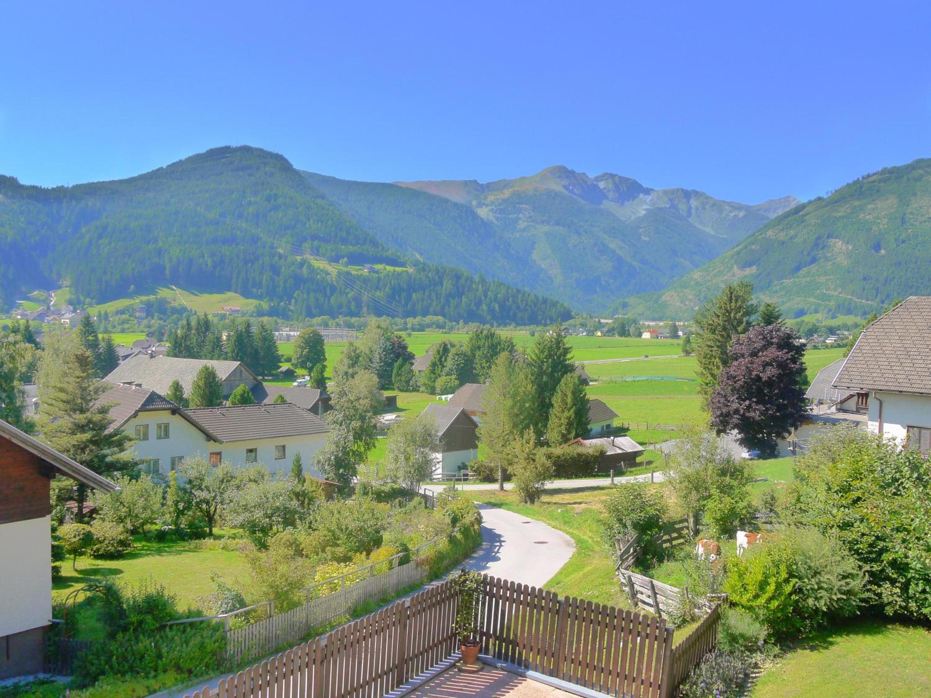 Spacious Apartment in HausBellevue with Balcony and Panoramic Mountain Aspect