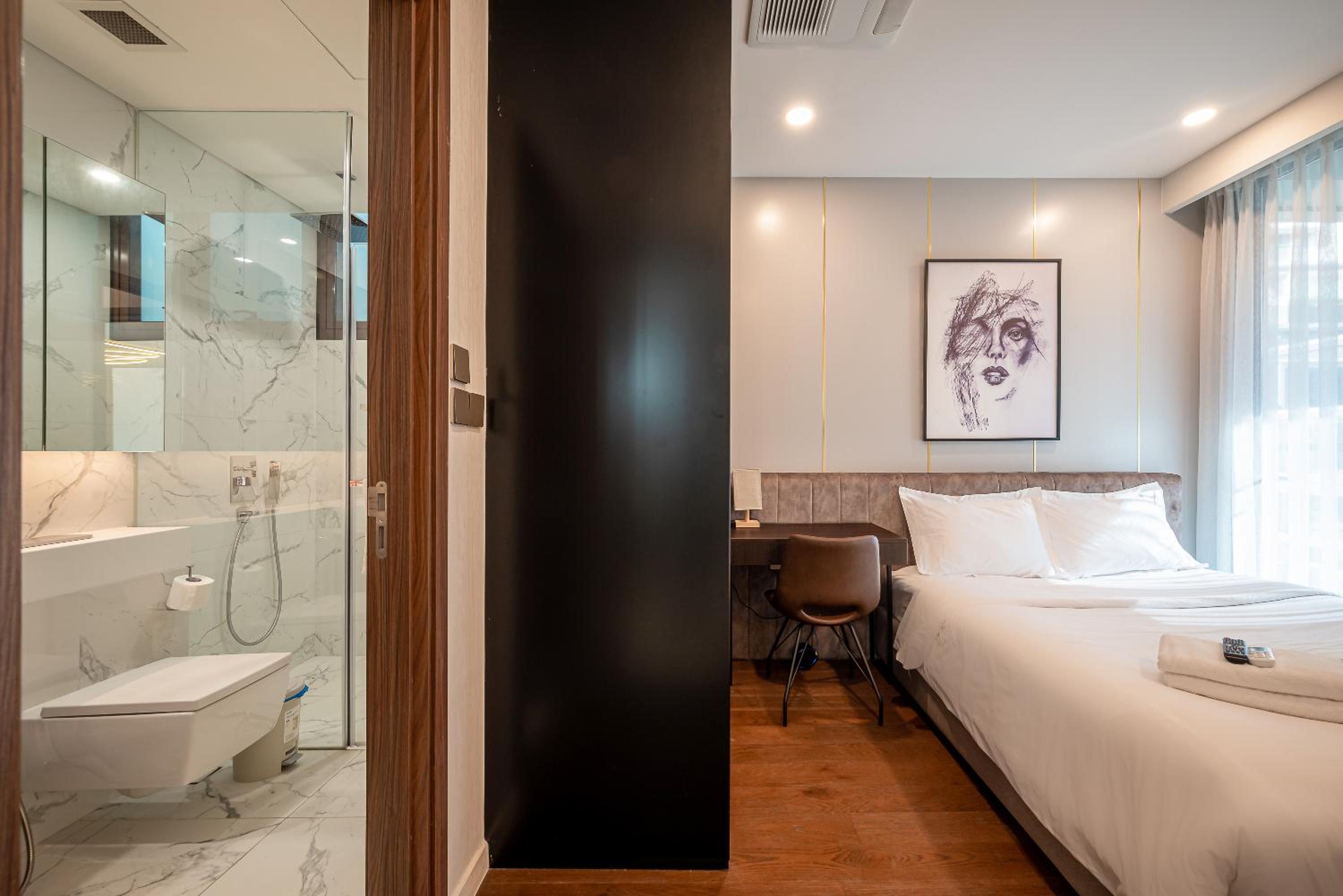 Metropole Saigon Suites