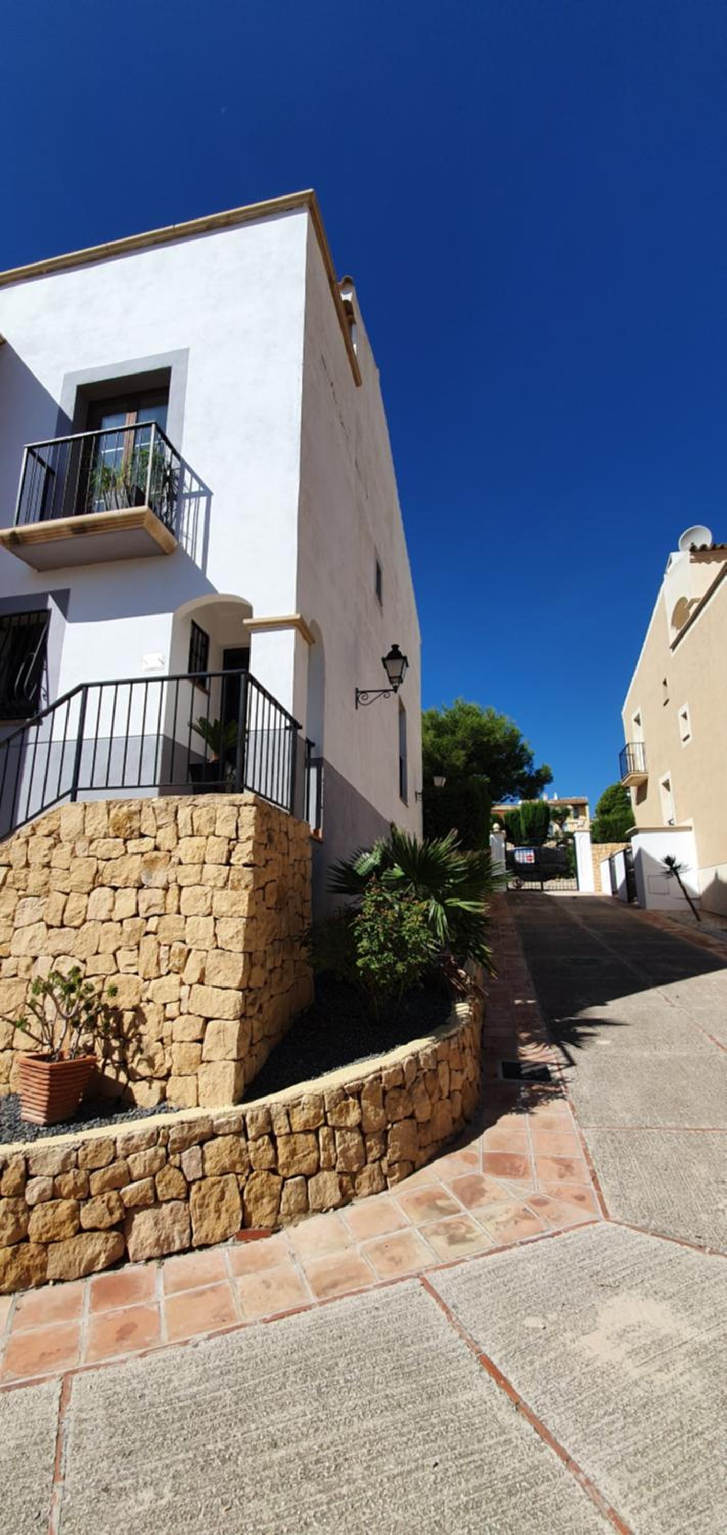 House - Sleeps 6 with Stunning Views