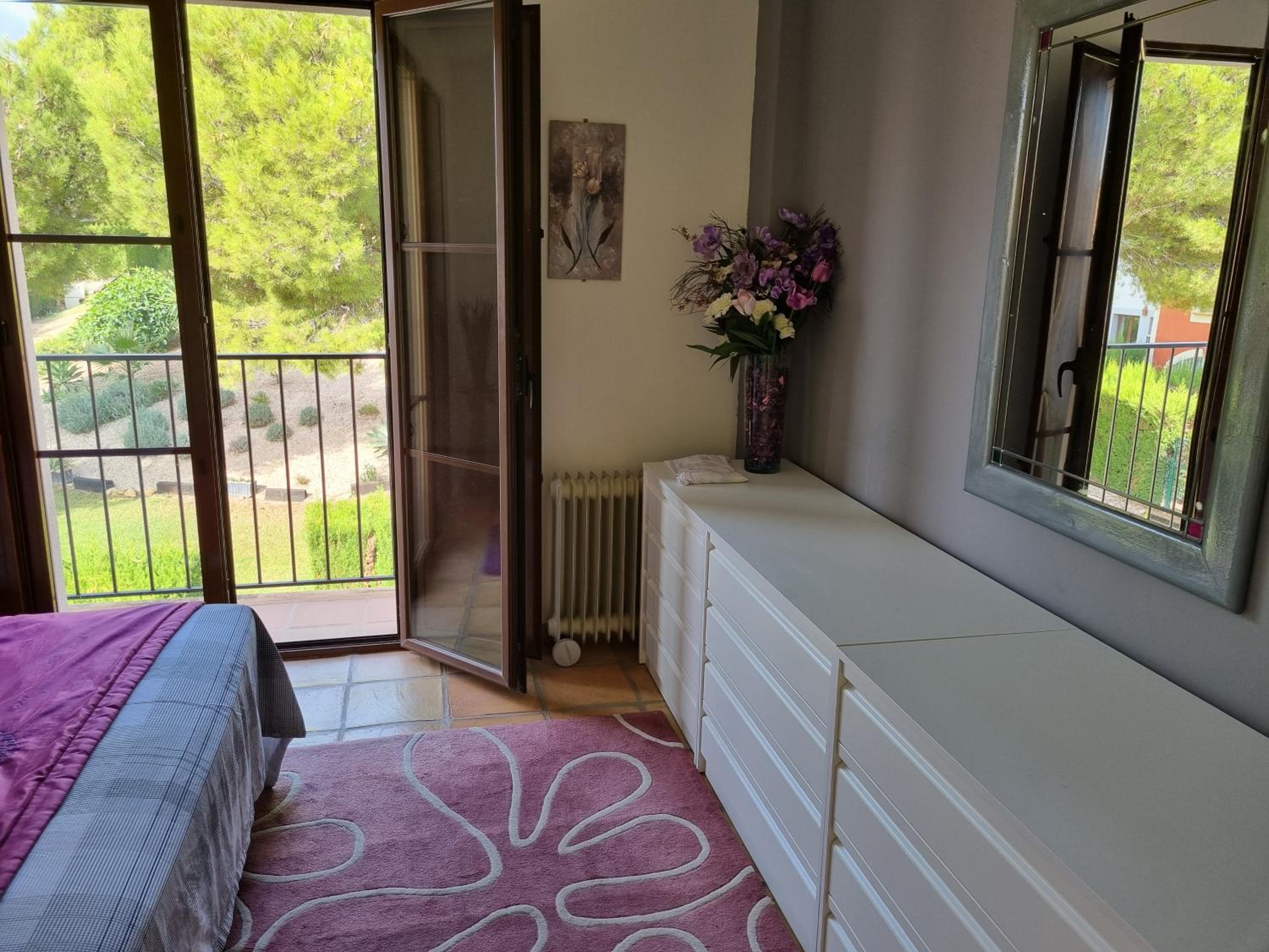 House - Sleeps 6 with Stunning Views
