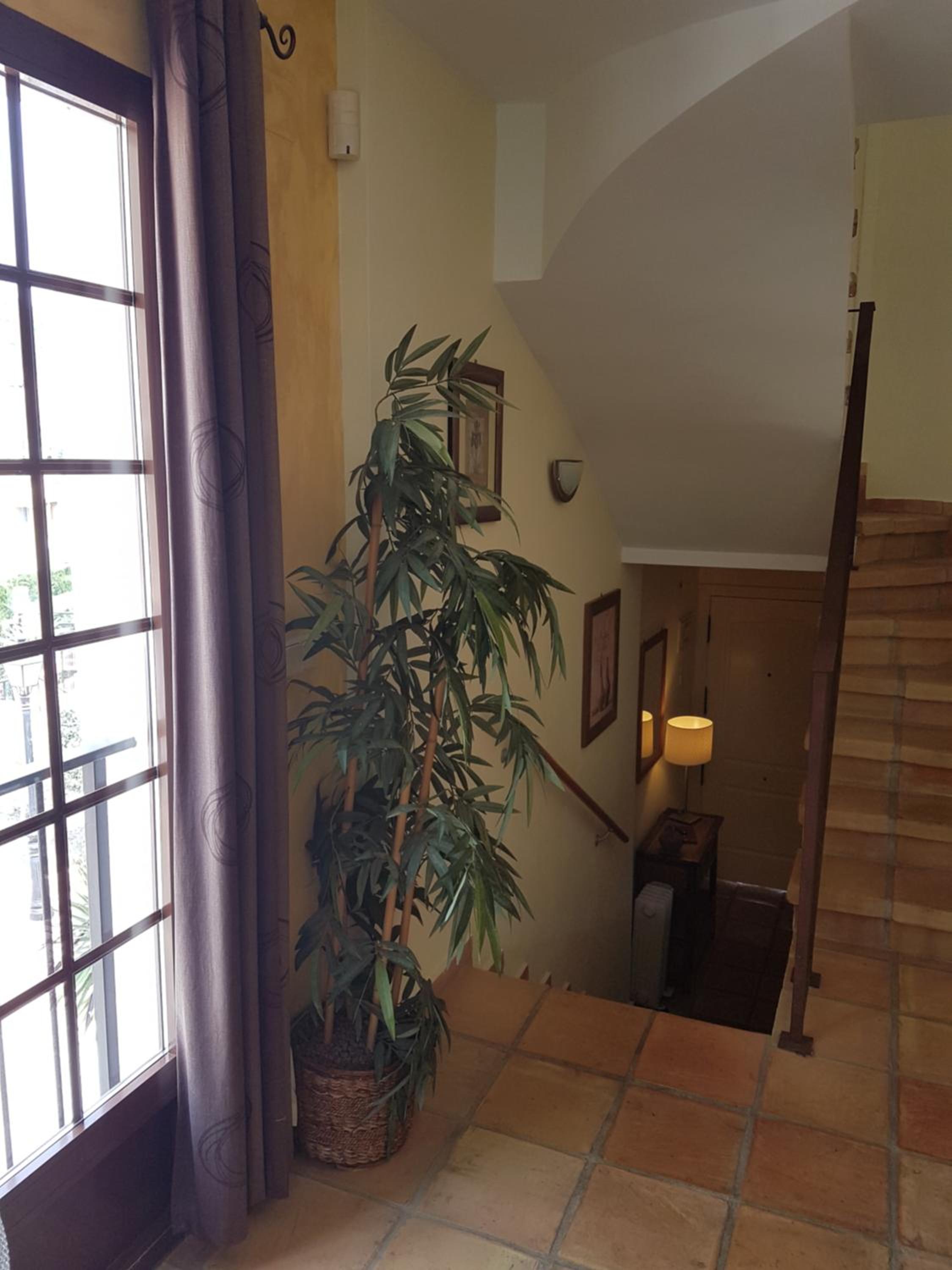 House - Sleeps 6 with Stunning Views