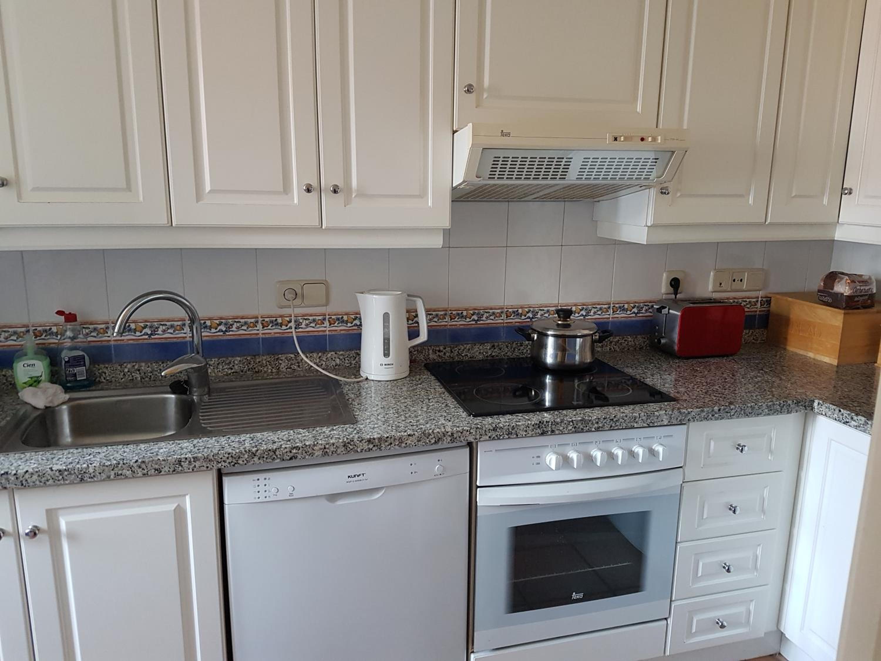 House - Sleeps 6 with Stunning Views