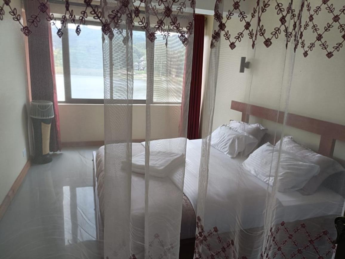 Bunyonyi Lakefront Leisure Lodge view 3