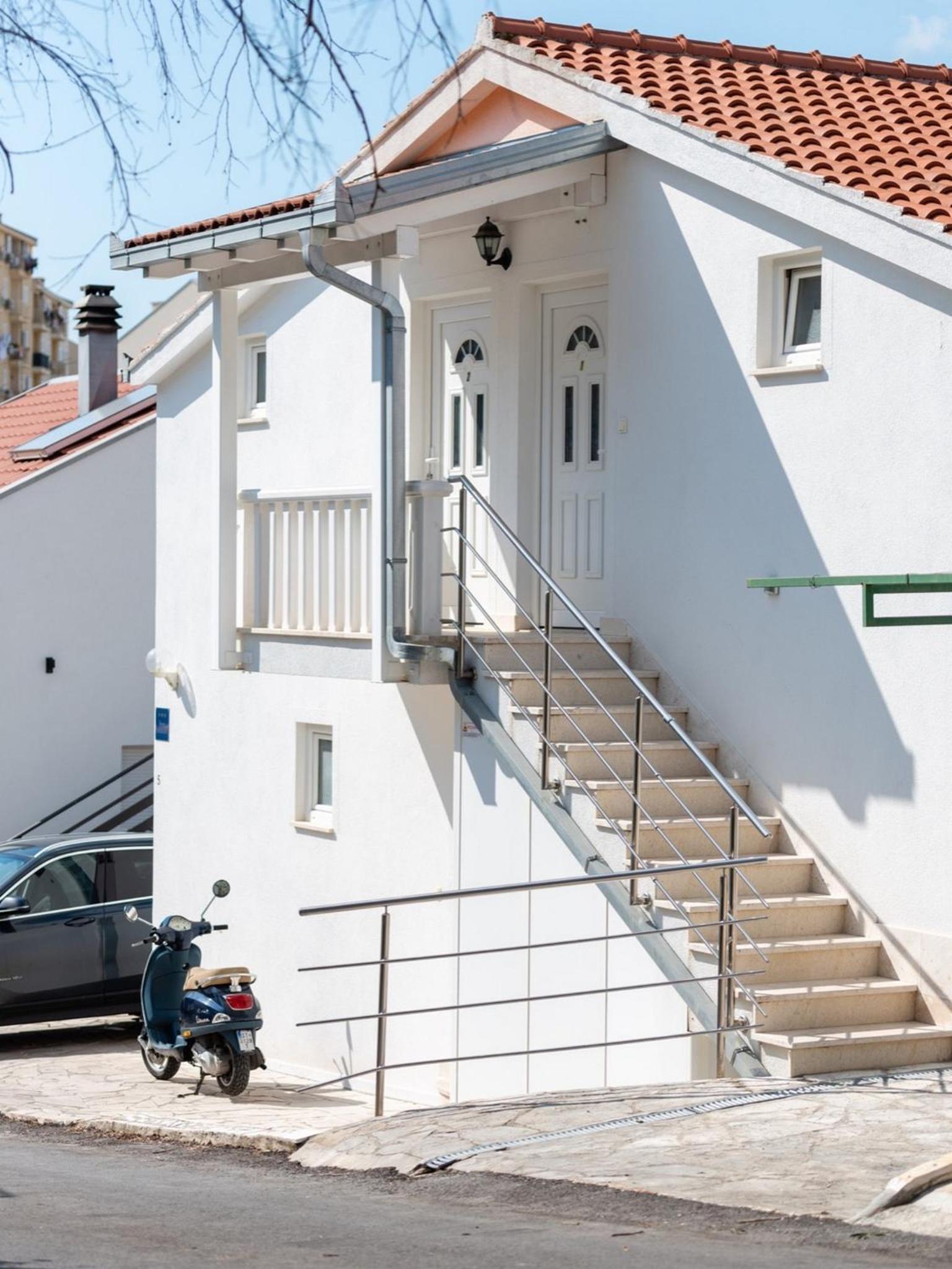 Apartments Zen Mastrinka view 3