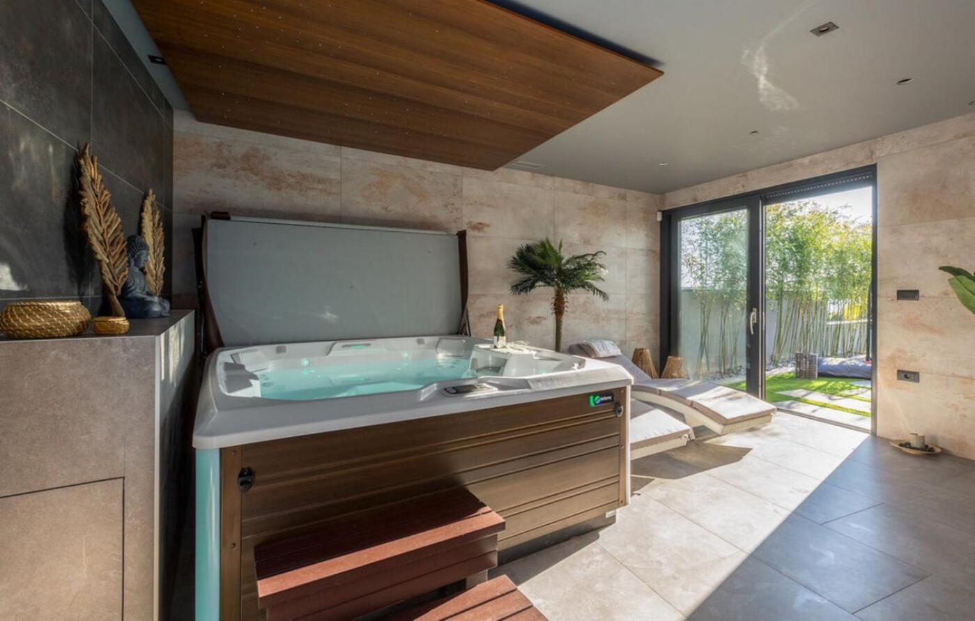 Villa Vie in Medulin for 10 people with heated pool, wellness and home cinema view 4