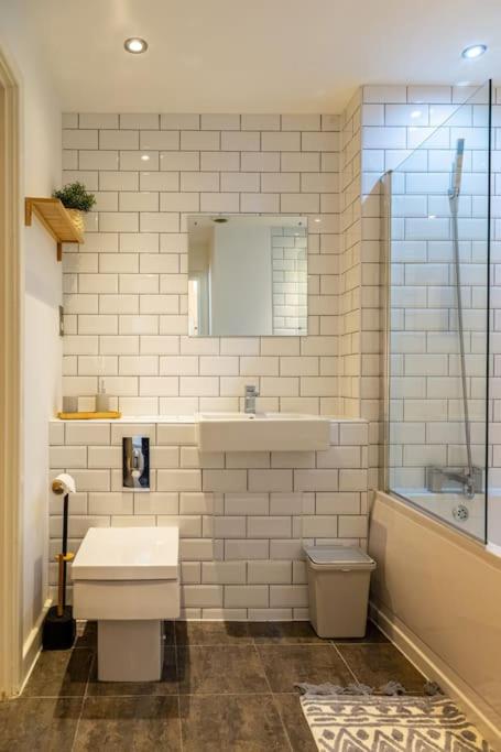 Natural Light City Center Pad view 2