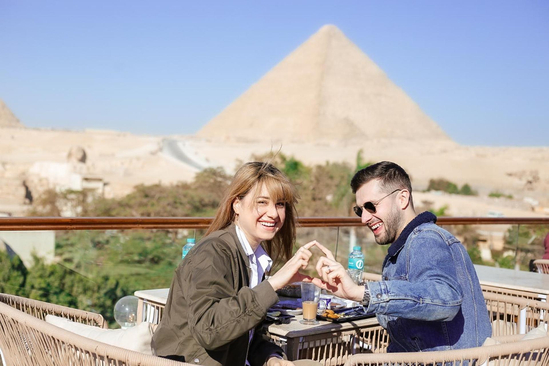 Tree Lounge Pyramids View INN , Sphinx Giza