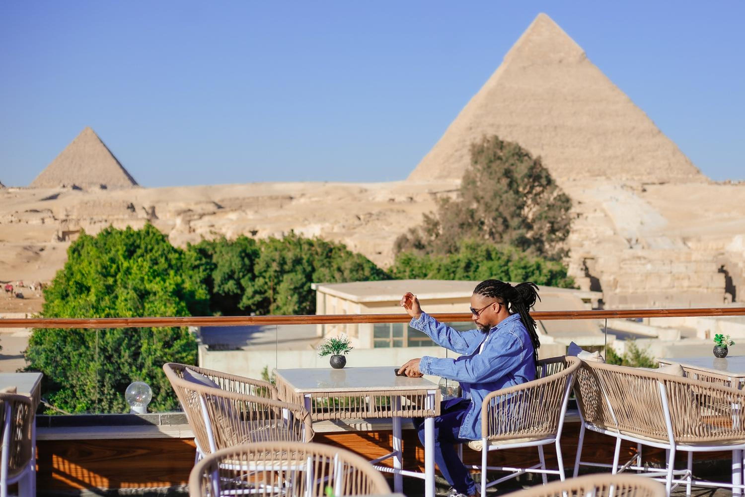 Tree Lounge Pyramids View INN , Sphinx Giza