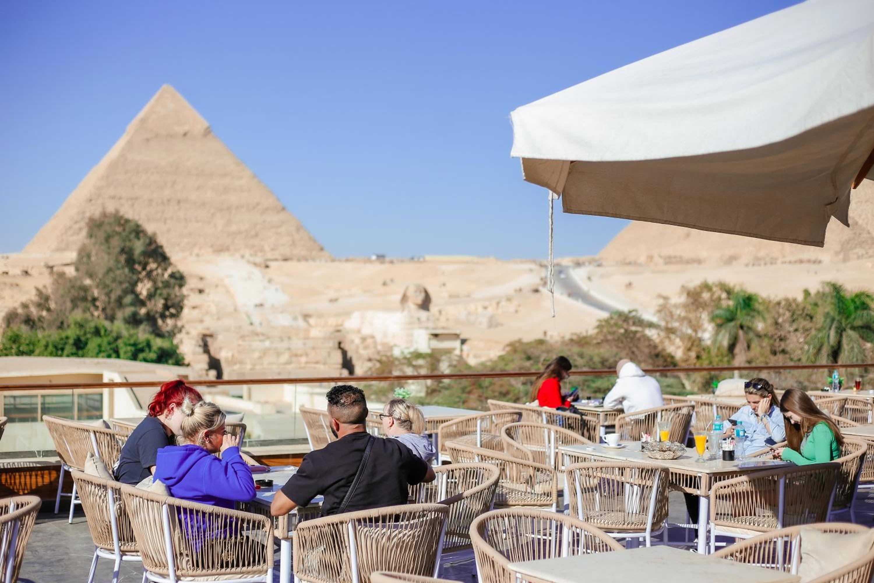 Tree Lounge Pyramids View INN , Sphinx Giza