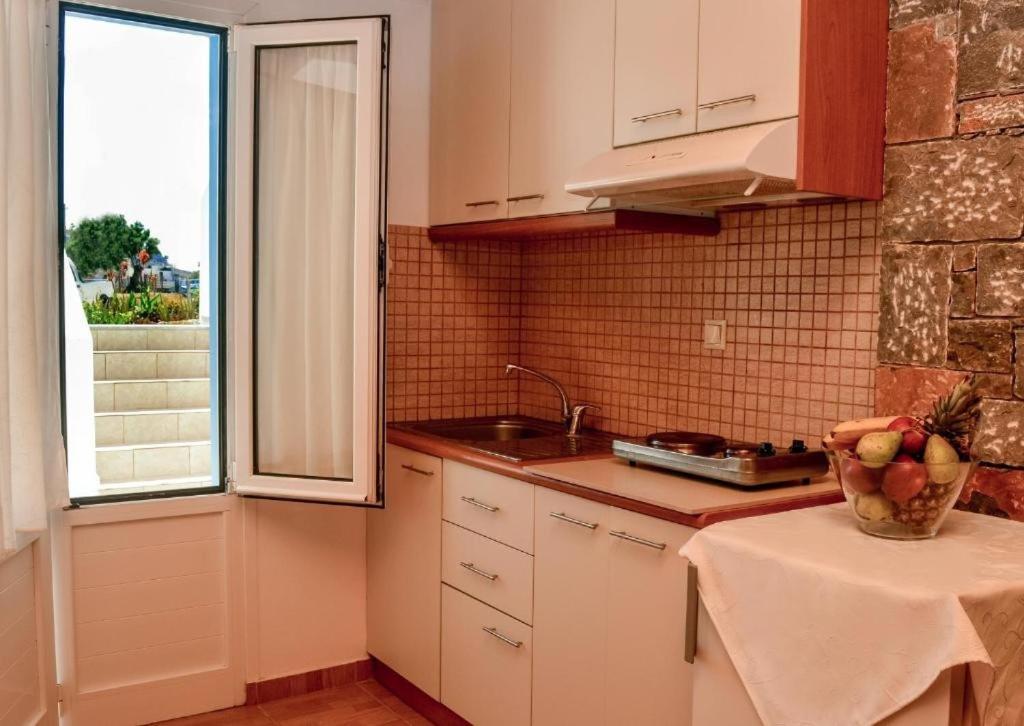 Meltemi Beach Apartments 2