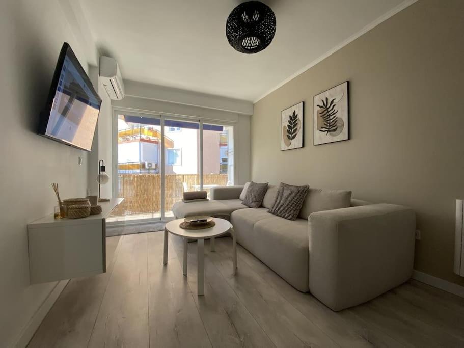 Casa Picaso Elegance, one bedroom city center apartment with balcony BY NAMASTE ELITE