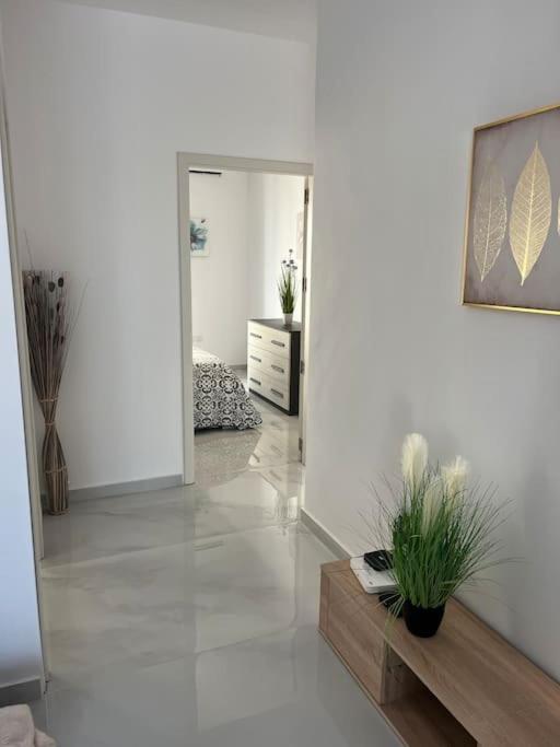 Penthouse centrally located near marina