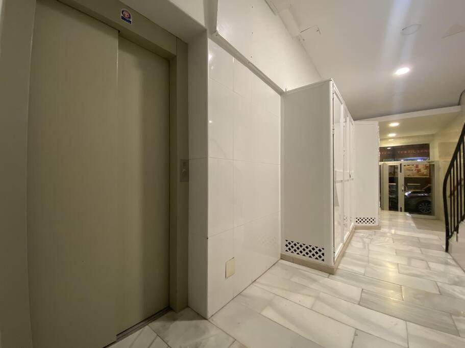 Casa Picaso Elegance, one bedroom city center apartment with balcony BY NAMASTE ELITE
