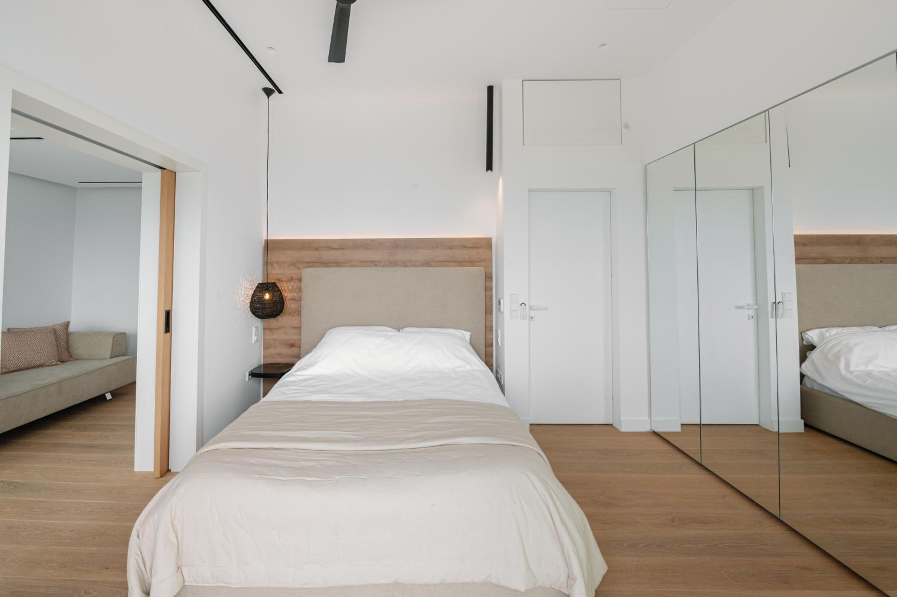 Elia Cove Luxury Villas & Residences view 3