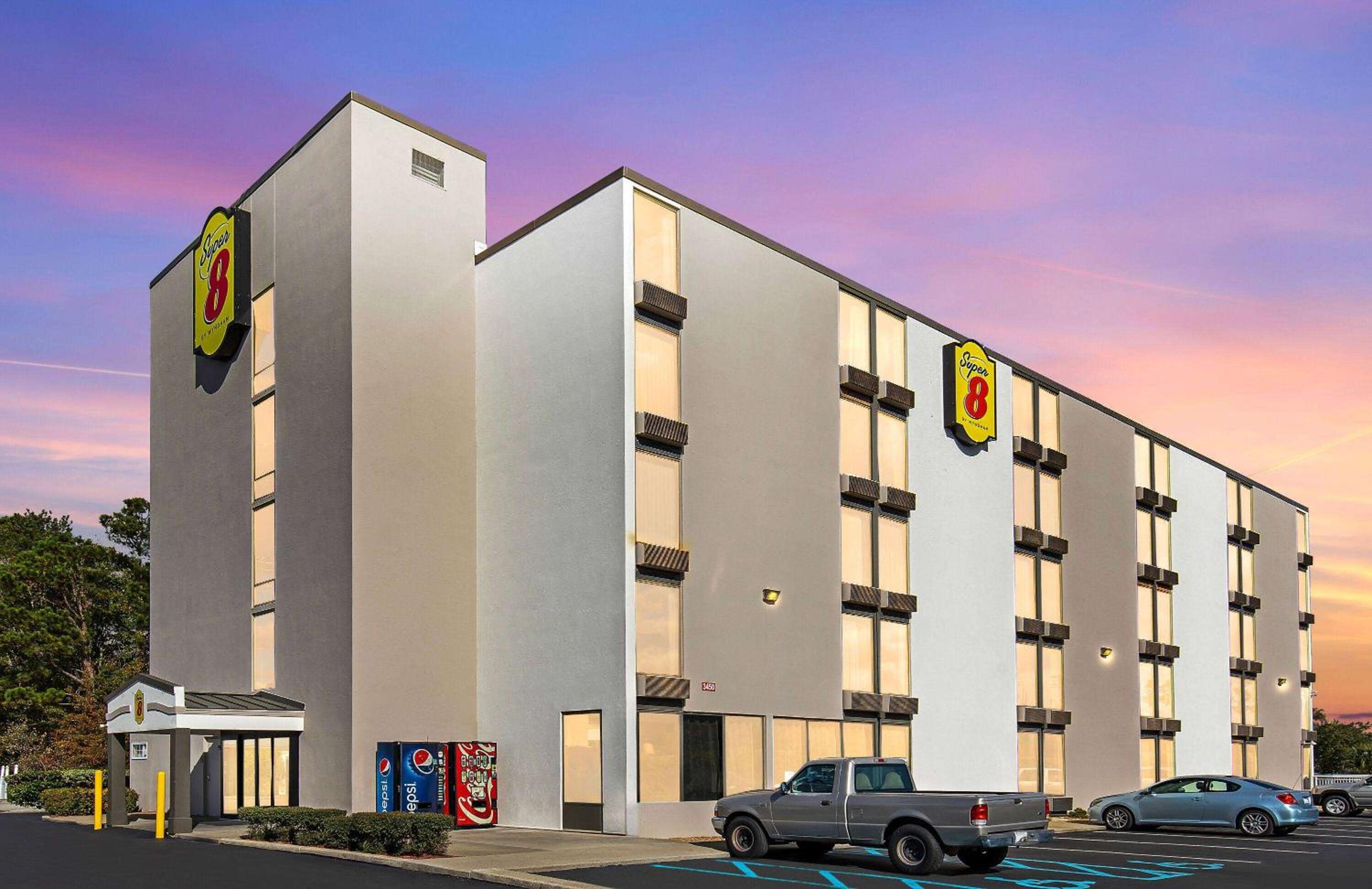 Super 8 by Wyndham Myrtle Beach/Market Common Area view 3