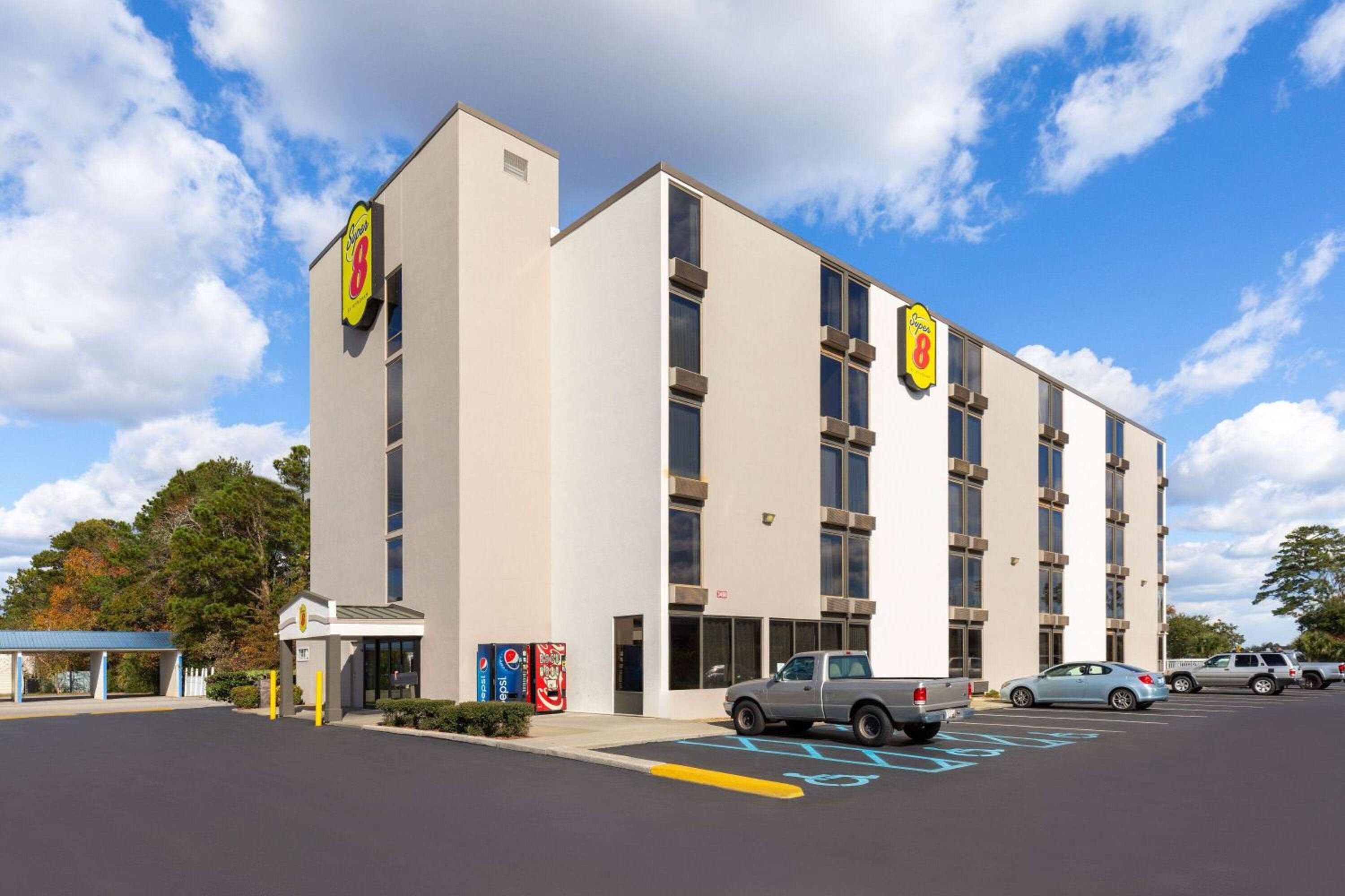 Super 8 by Wyndham Myrtle Beach/Market Common Area view 2