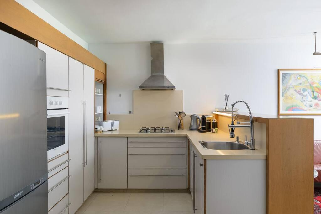 Neta's Central 3BR Gem Close to the Beach with Bomb Shelter in Tel Aviv view 2