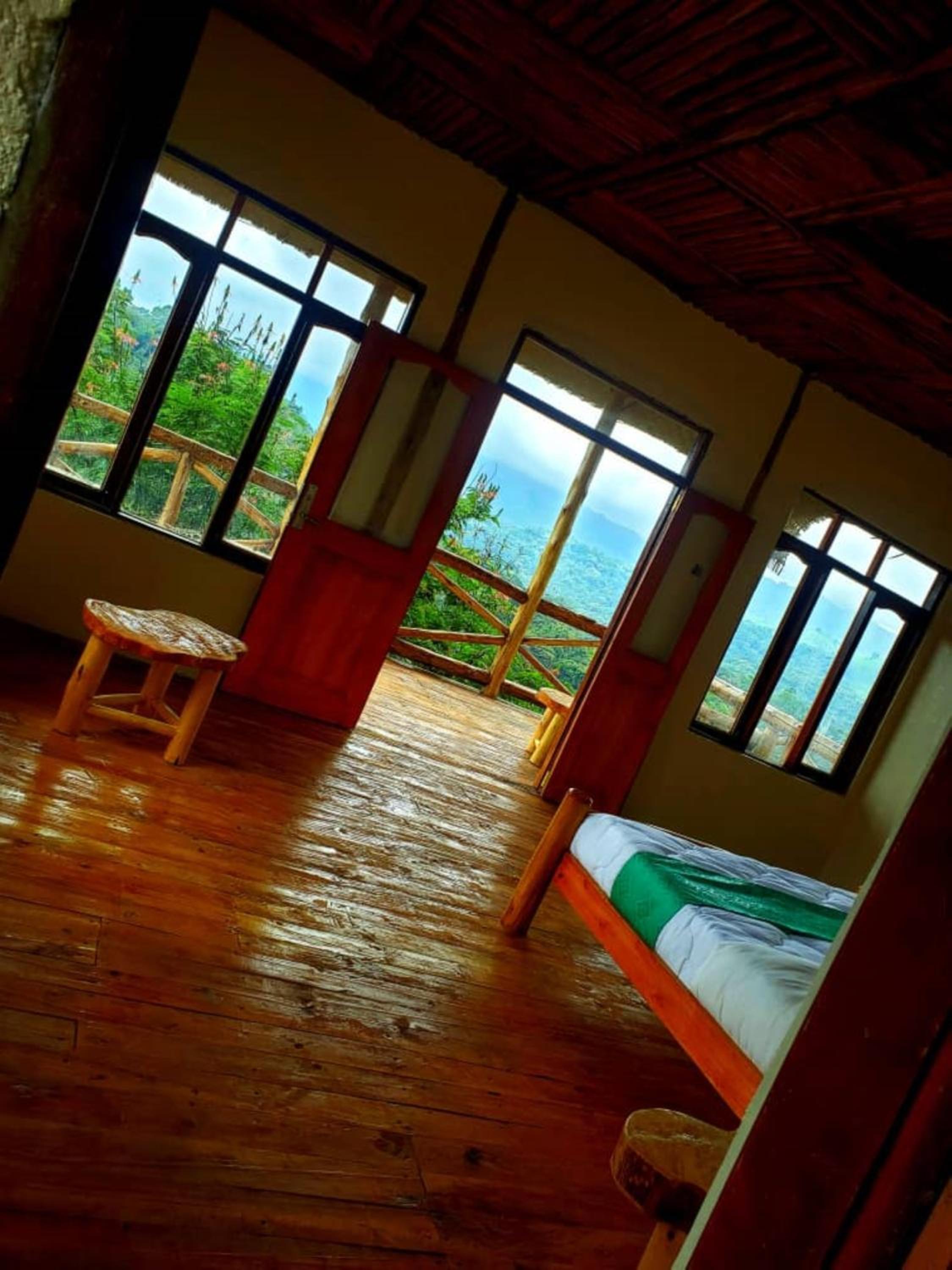 Bwindi Neckview Lodge