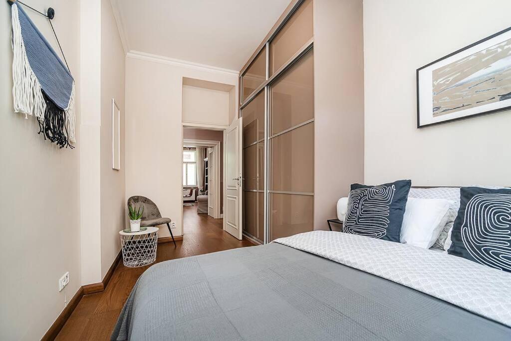 Oriental Touch River Apartment