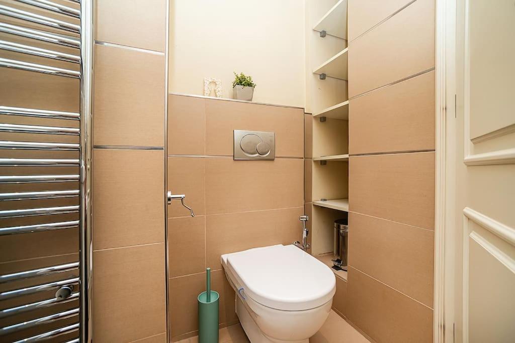 Oriental Touch River Apartment