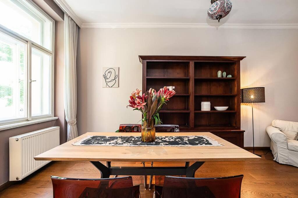 Oriental Touch River Apartment