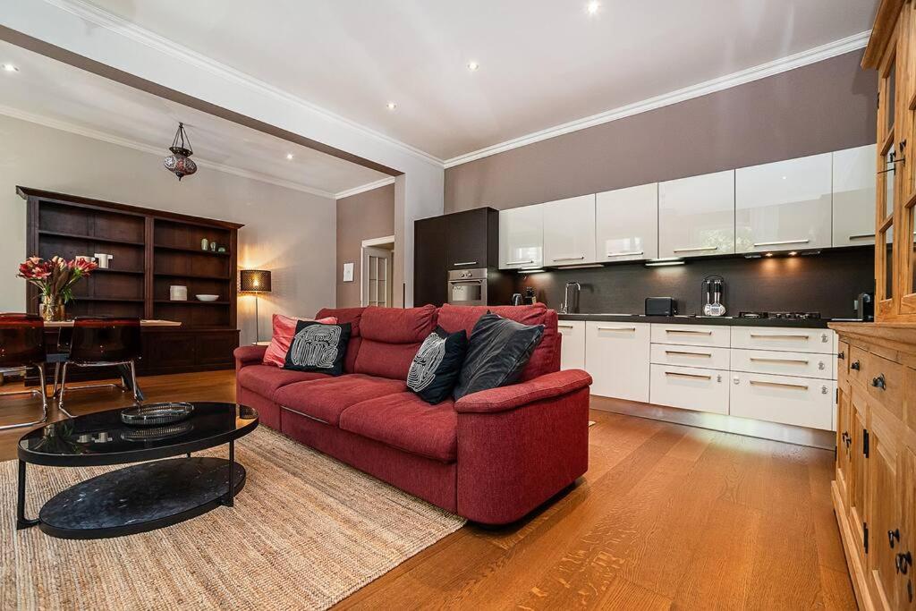 Oriental Touch River Apartment