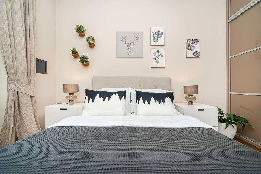 Oriental Touch River Apartment
