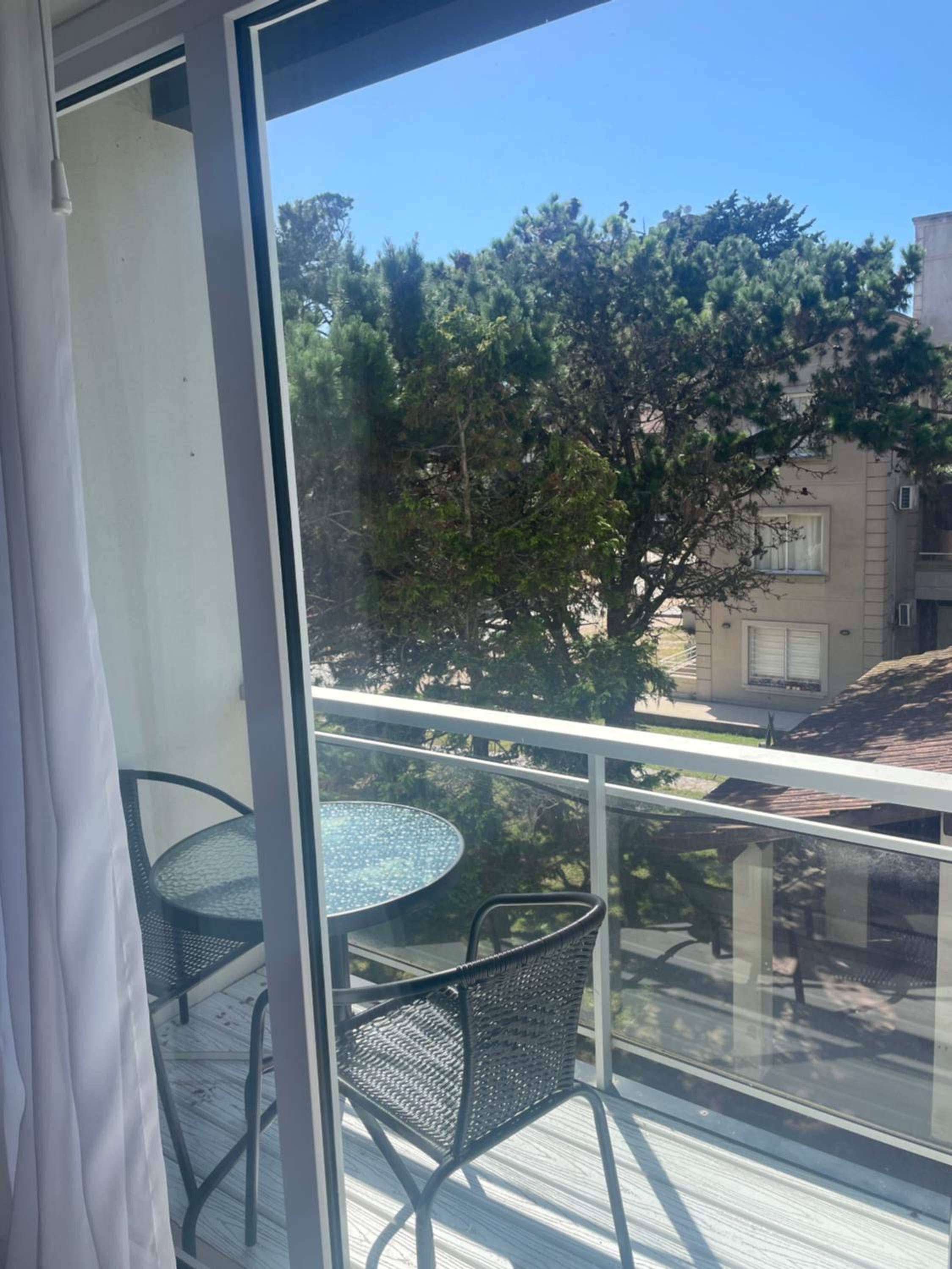 Monoambiente con balcón para dos personas en Pinamar amenitie