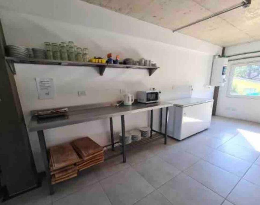 Monoambiente con balcón para dos personas en Pinamar amenitie