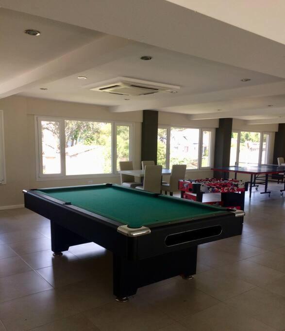 Monoambiente con balcón para dos personas en Pinamar amenitie