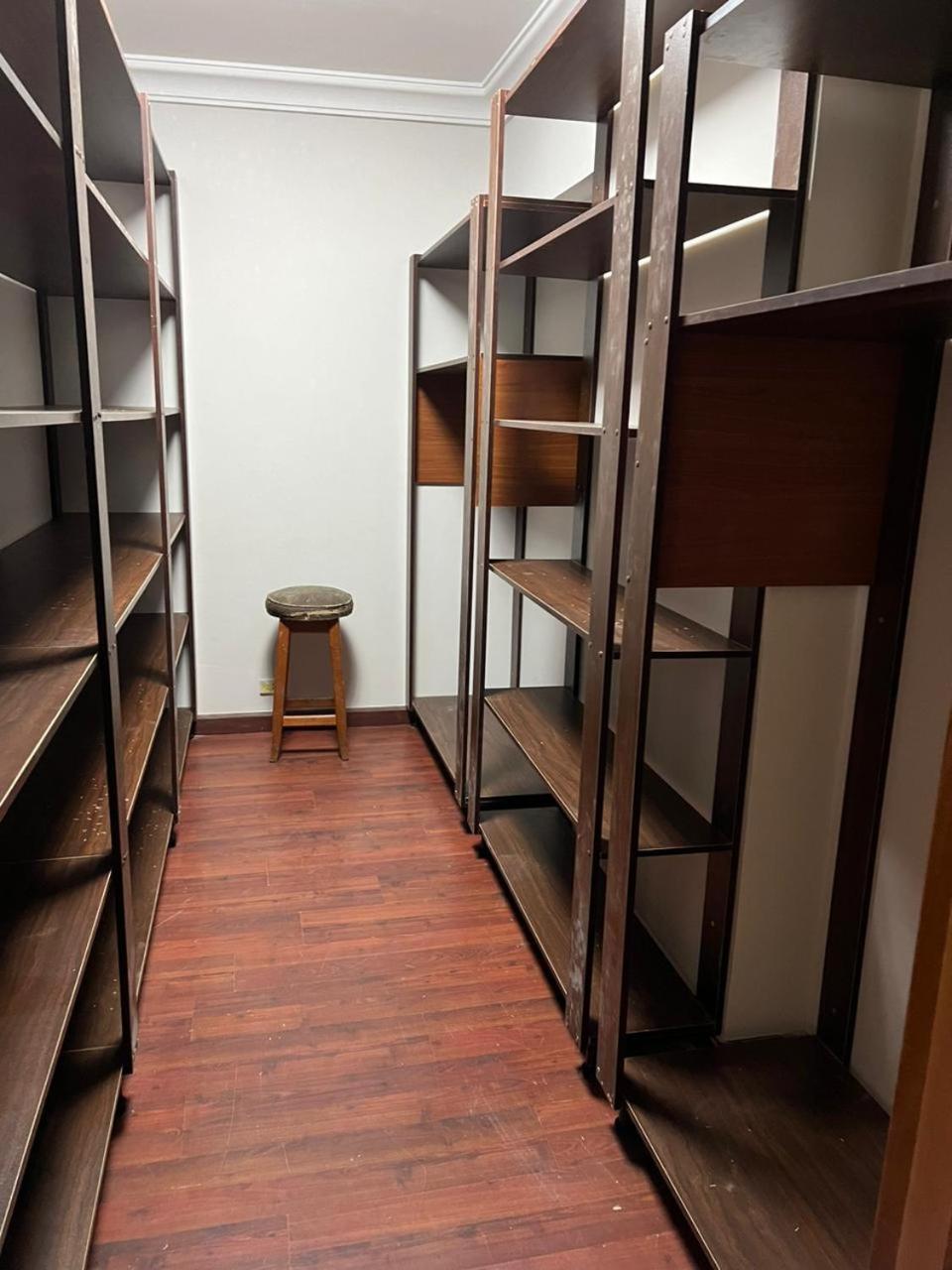 Luxury apartment 10 minutes from airport full services