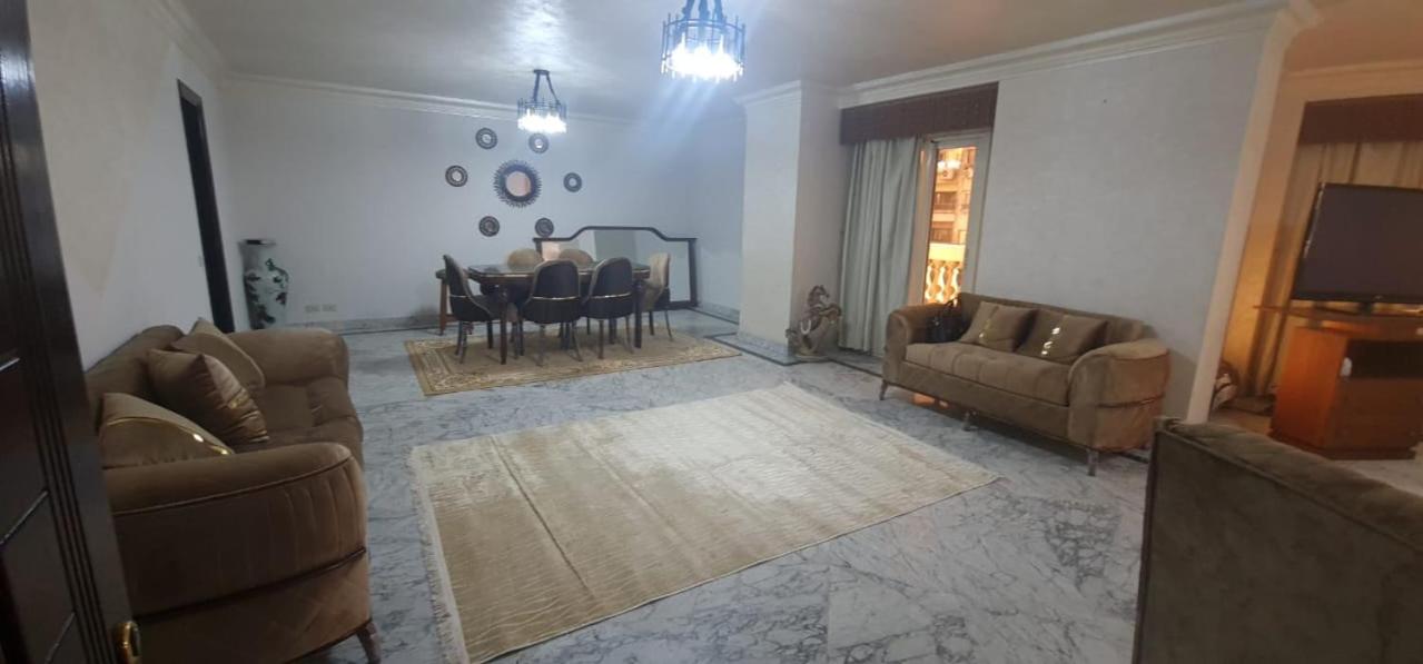 Luxury apartment 10 minutes from airport full services