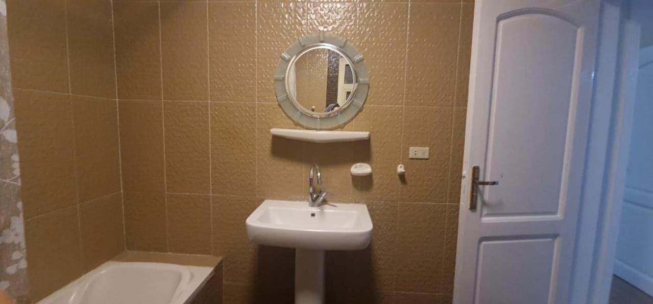 Luxury apartment 10 minutes from airport full services