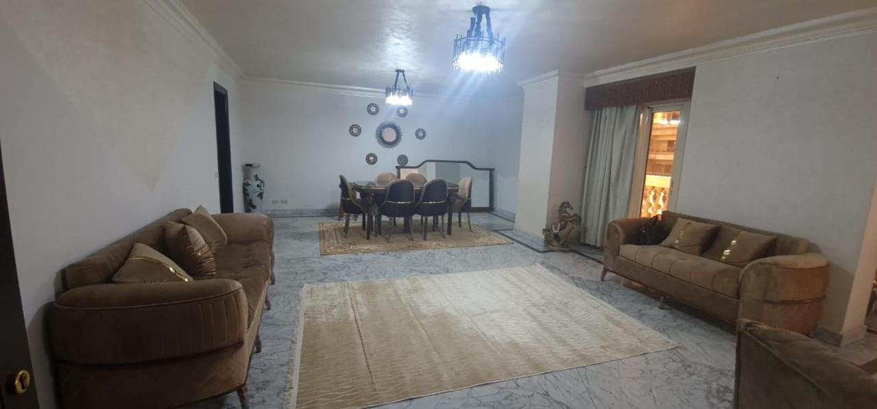 Luxury apartment 10 minutes from airport full services