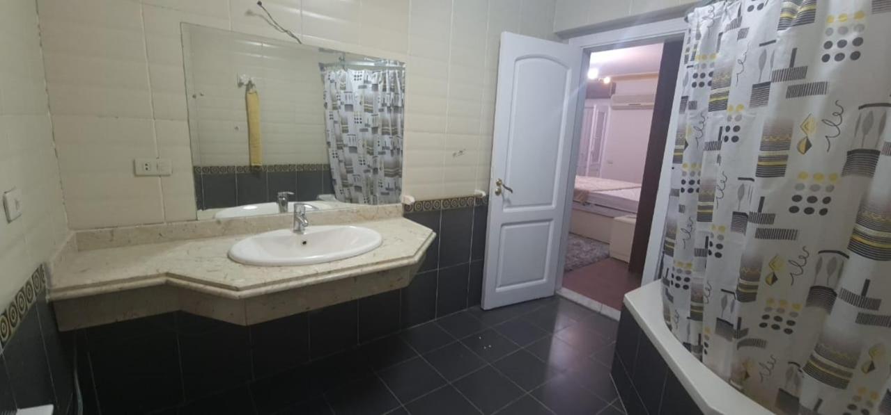 Luxury apartment 10 minutes from airport full services