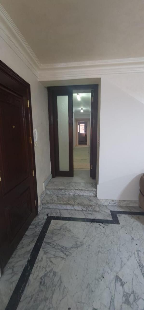 Luxury apartment 10 minutes from airport full services