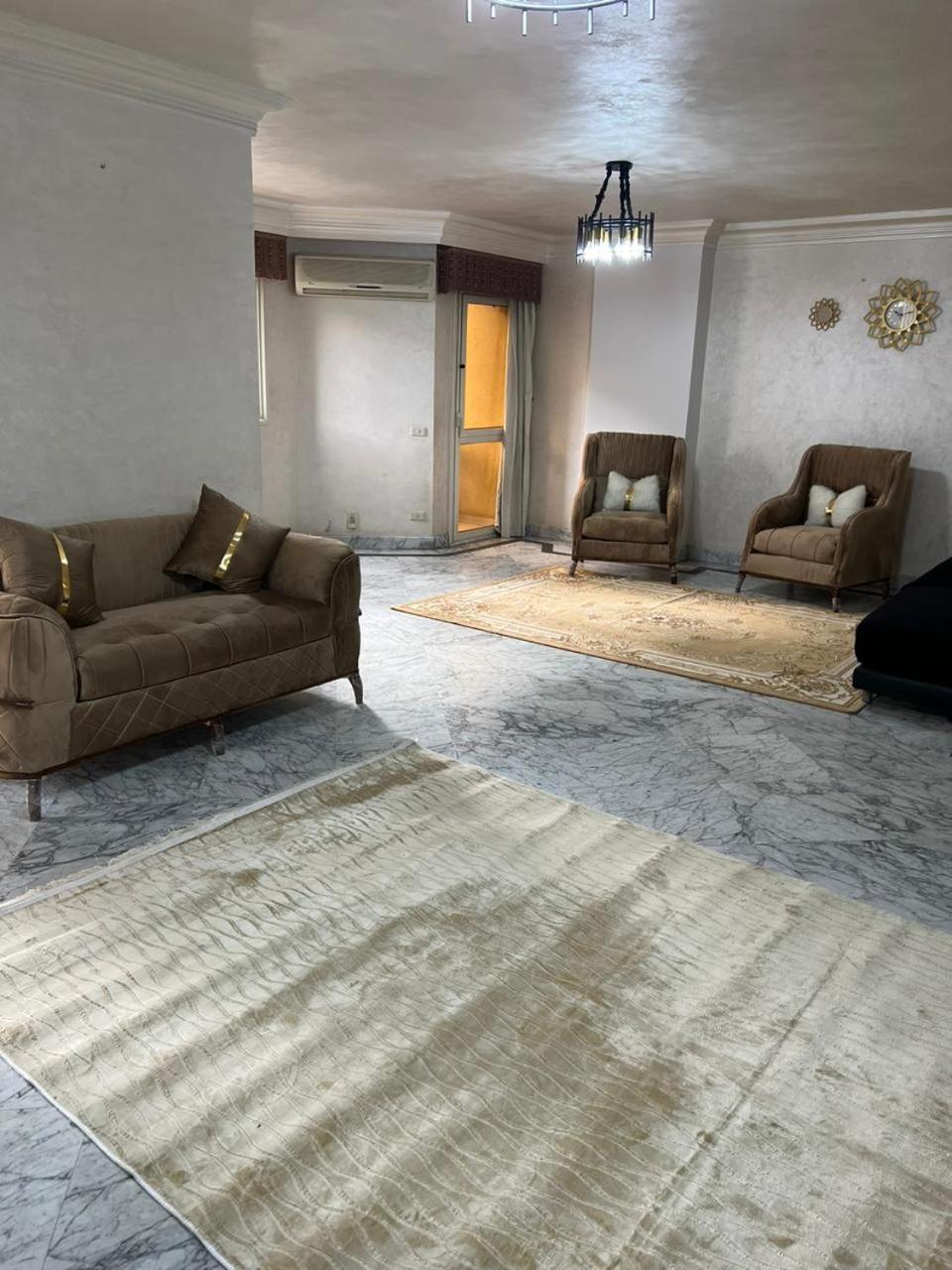 Luxury apartment 10 minutes from airport full services