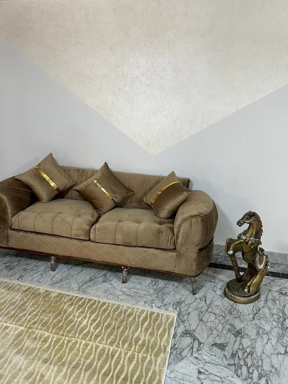 Luxury apartment 10 minutes from airport full services