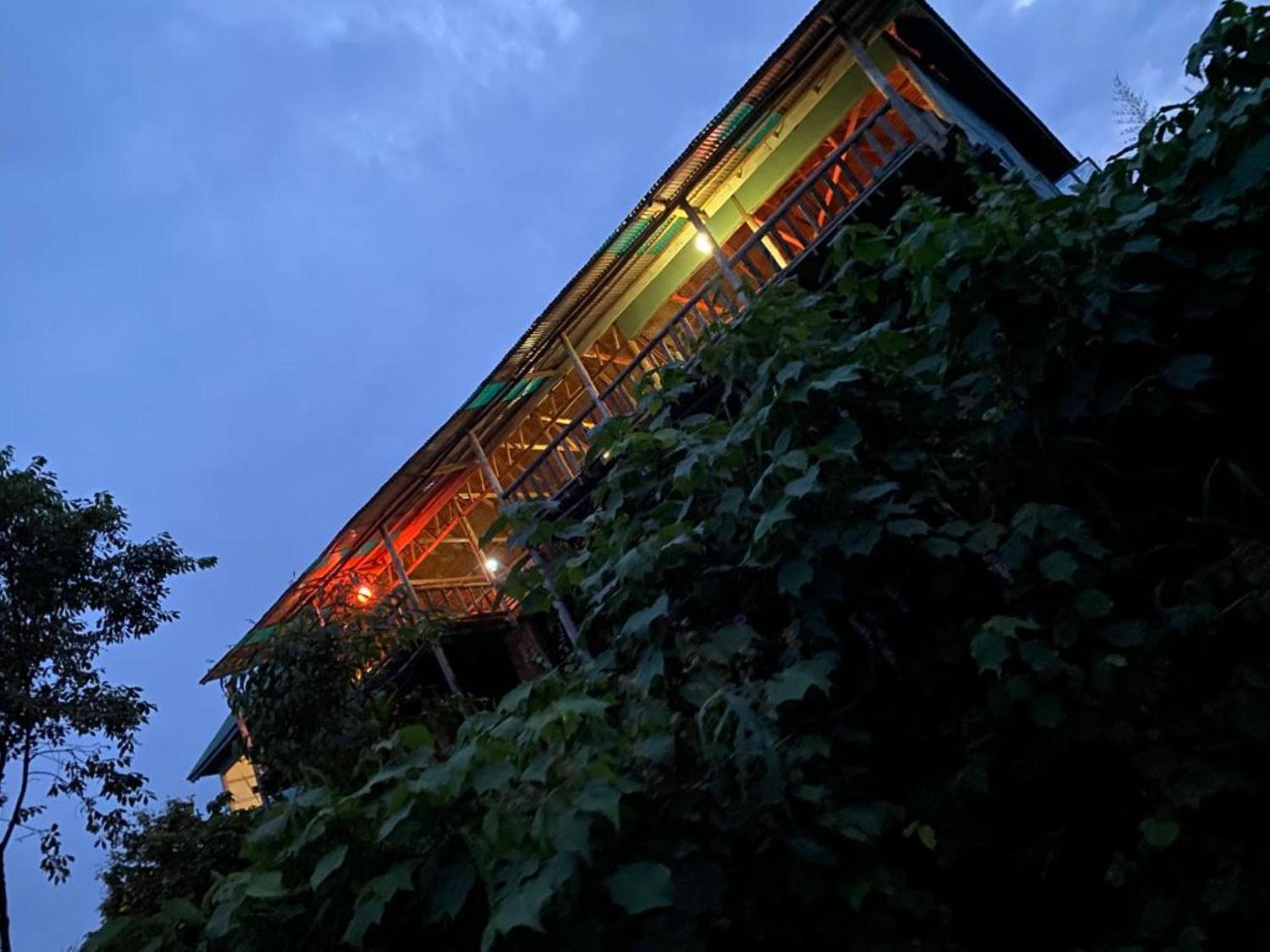 Bwindi Neckview Lodge