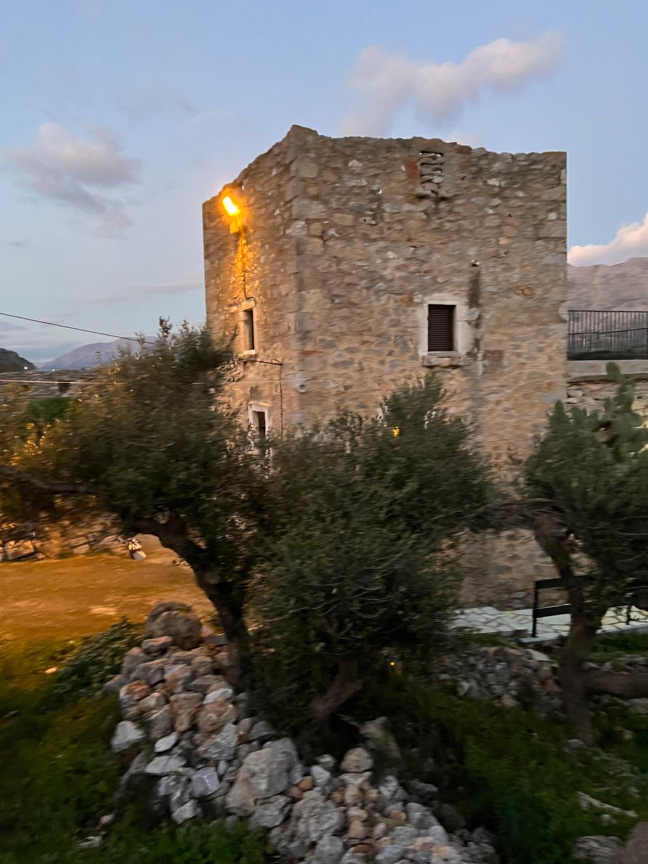 Nigos