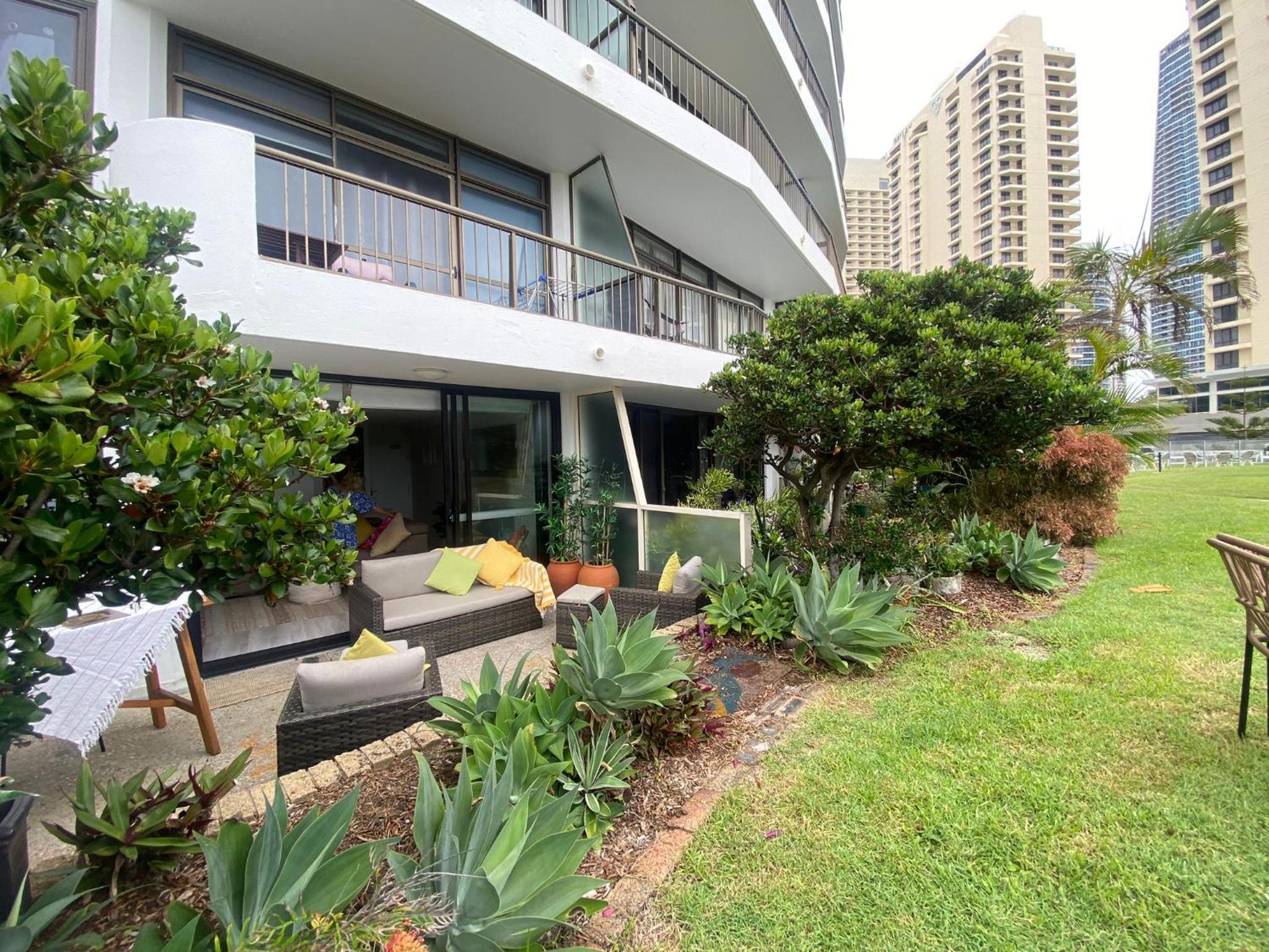 Oceanfront Family Apartment Pool & BBQ